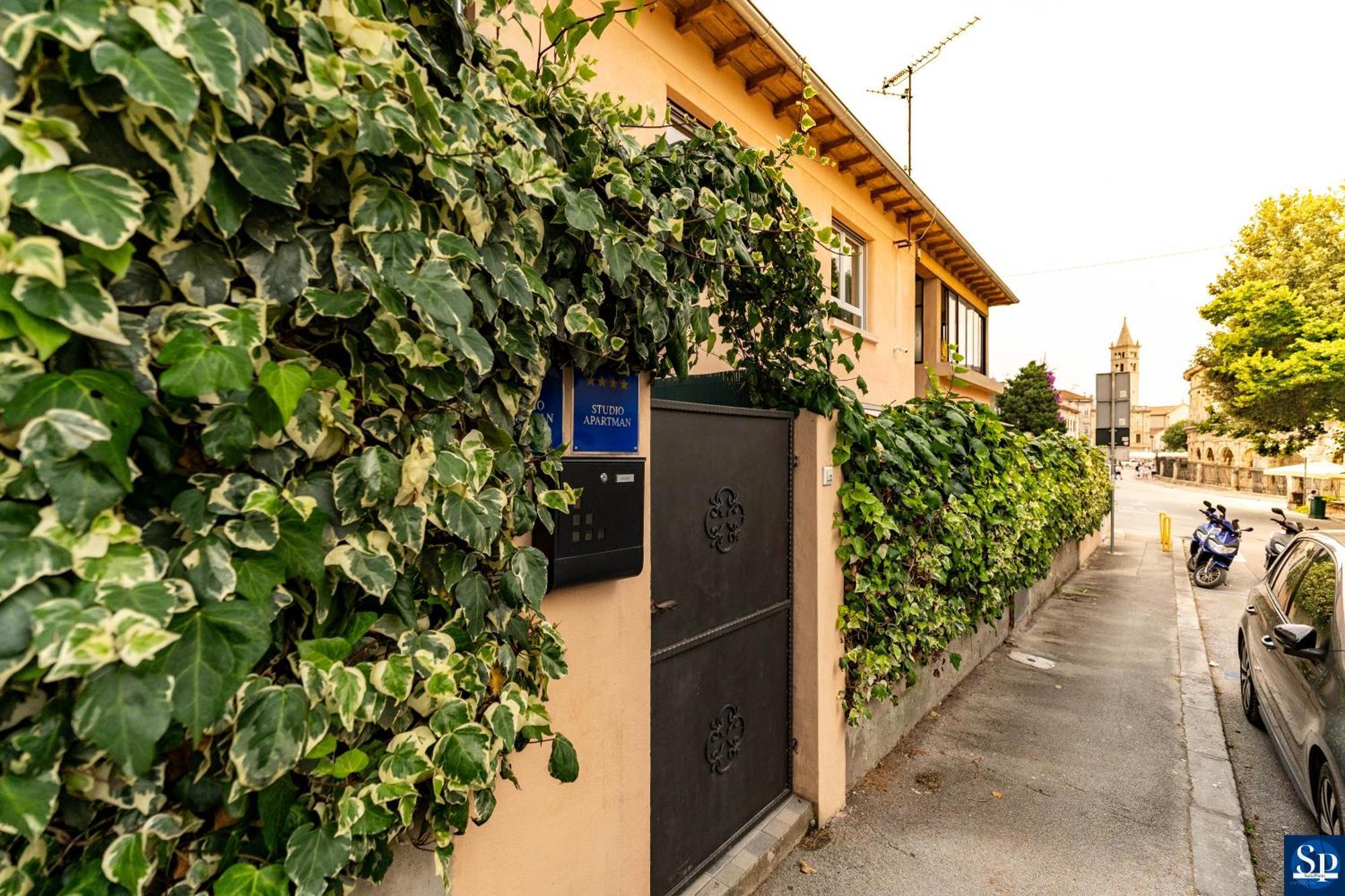 Colosseum Garden Studio Apartments Пула Екстериор снимка